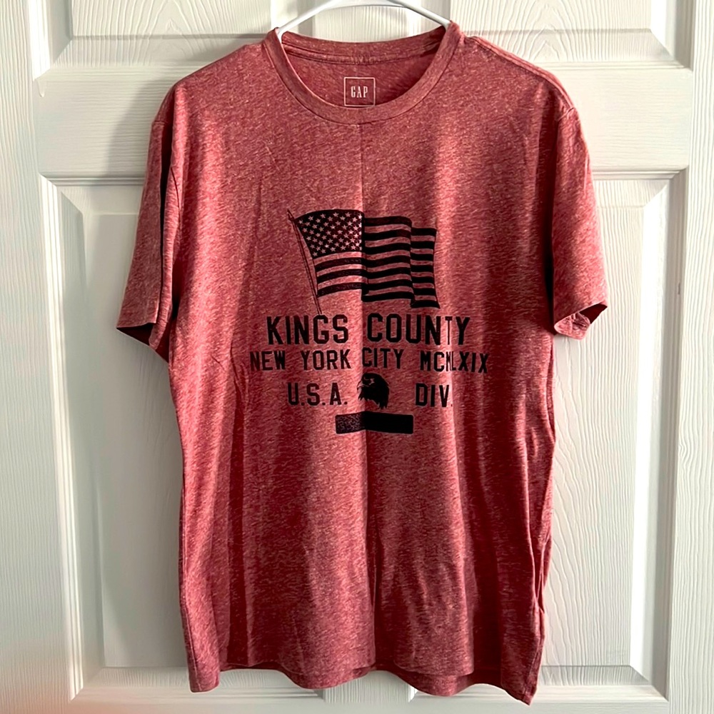 Men’s medium tee